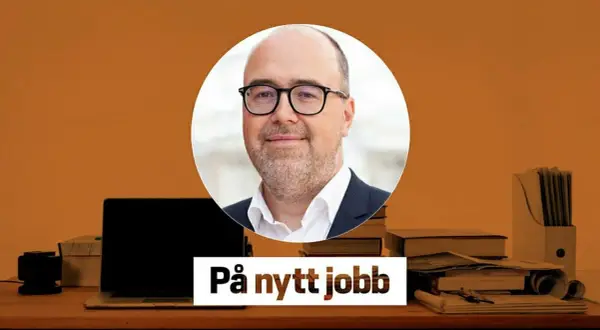 Fredrik Rosengren med glasögon, redo för ett nytt jobb. En laptop och böcker på skrivbordet.