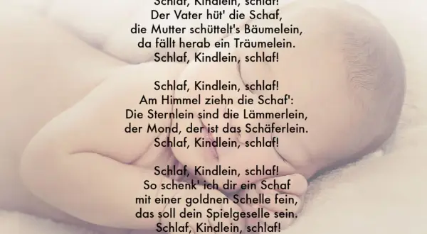 Ein schlafendes Baby, umgeben von den Zeilen eines klassischen Kinderlieds. Diese kinder schlaflieder sind perfekt zum Einschlummern.