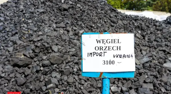 Wielka hałda węgla orzech z importu z Ukrainy. Cena za tonę to 3100.