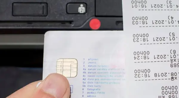 Jak wyrobić kartę kierowcy w Polsce – krok po kroku i ważne dokumenty