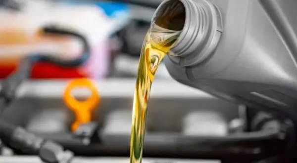 Olej hydrauliczny do koparki: Jak wybrać i uniknąć kosztownych błędów