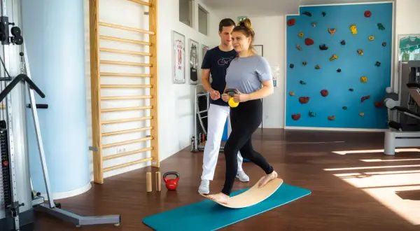 Wackelbrett Übungen: Meistere Balance, stärke den Rücken jetzt!