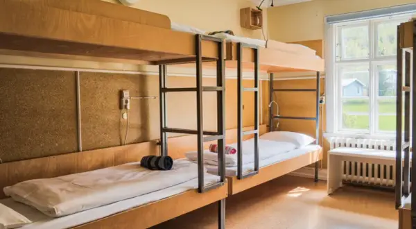 Czym się różni hostel od hotelu? Kluczowe różnice, które musisz znać
