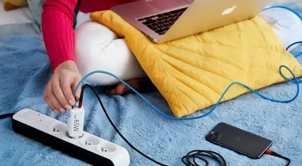 Jak włączyć laptopa inaczej niż przyciskiem - sprawdź skuteczne metody