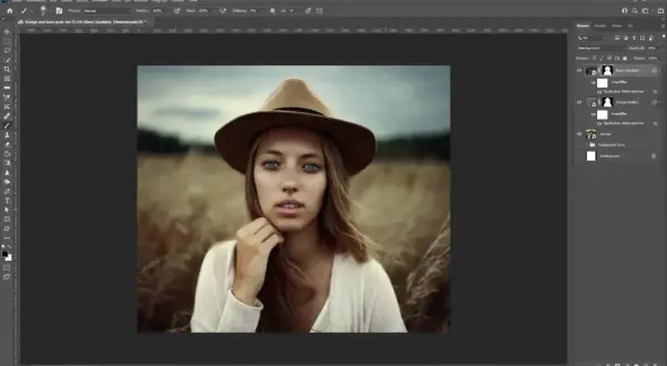 Ritratto di donna con cappello, in editing con strumento brucia e scherma in Photoshop.