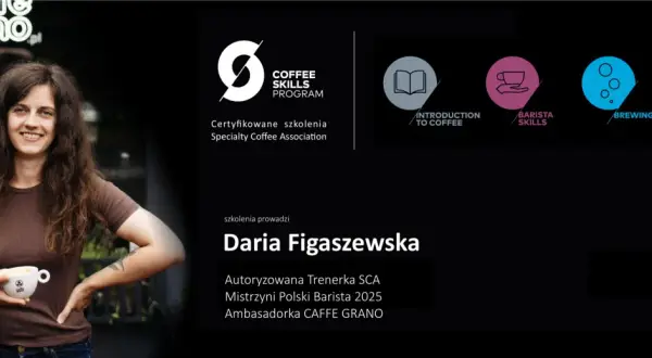 Uśmiechnięta Daria Figaszewska, mistrzyni polska barista, zaprasza na certyfikowane szkolenia z kawy.