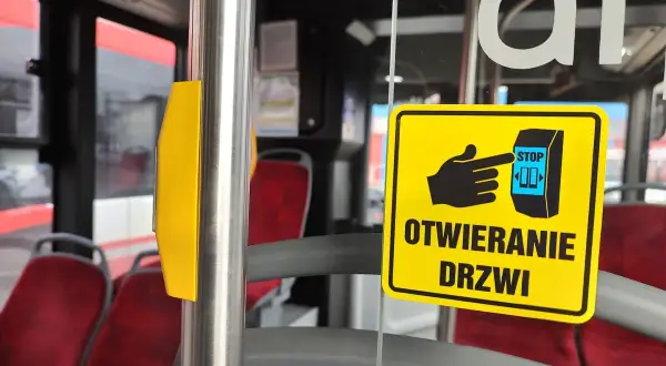 Jak otworzyć drzwi w autobusie - proste kroki, które musisz znać