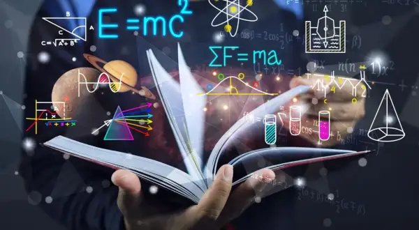 Otwarta księga z fizycznymi wzorami, planetami i atomami unoszącymi się nad nią.
