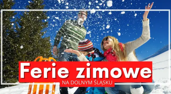 Rodzina rzuca śnieżkami podczas ferii zimowych na Dolnym Śląsku w 2026 roku.