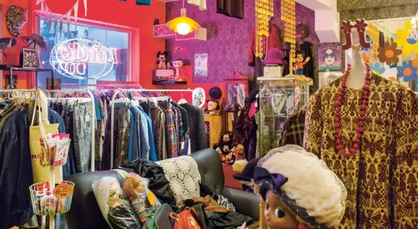 Vintage shop co to? Poznaj unikalne ubrania i ich historię