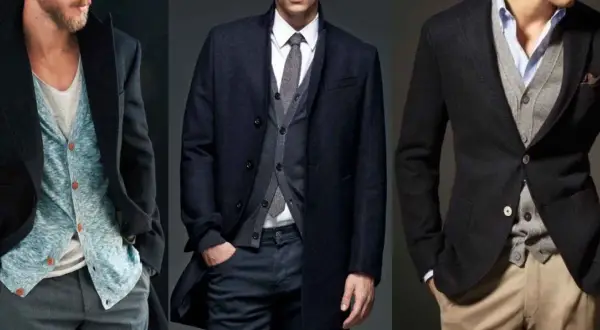 Drei Männer tragen stilvolle Outfits. Links ein blauer Cardigan unter einem dunklen Mantel. Mitte ein grauer Cardigan unter einem dunklen Mantel. Rechts ein grauer Cardigan unter einem dunklen Sakko.