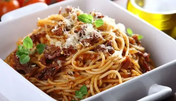 Składniki do spaghetti – niezbędne elementy idealnego dania