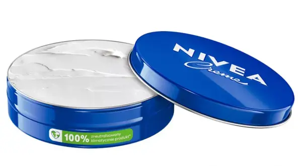 Niebieska puszka kremu Nivea z otwartą pokrywką, ukazująca biały krem.