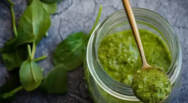 Pesto: z czego zrobić? Odkryj tanie i pyszne zamienniki!