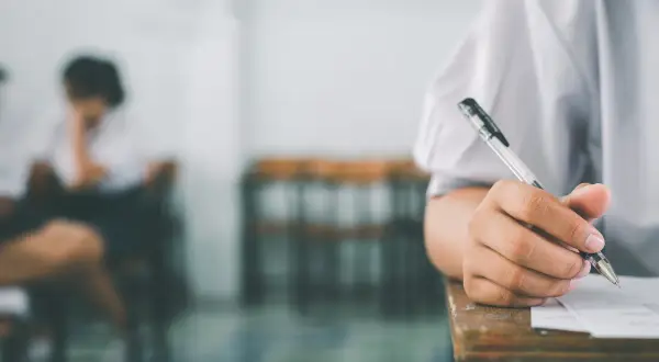 Czy można mieć chusteczki na maturze? Sprawdź, co warto wiedzieć