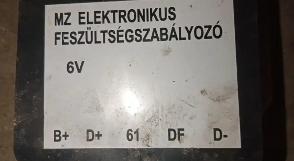 Regulator napięcia 6V MZ Elektronikus. Pomocny przy sprawdzaniu ładowania w motocyklu.