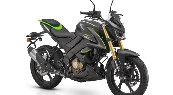 Czarny motocykl 125 ccm z zielonymi akcentami, idealny dla szukających najmniej awaryjne motocykle 125.