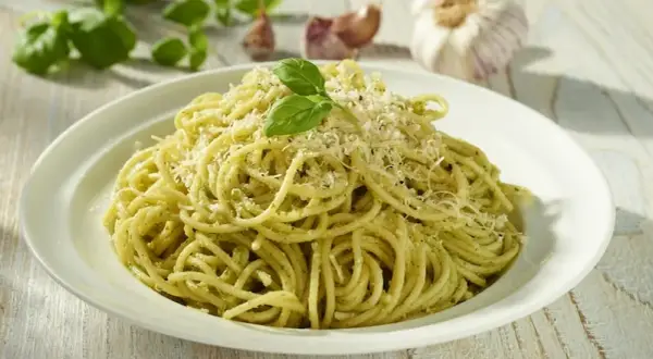 Prosty przepis na pesto spaghetti, który zachwyci Twoje podniebienie