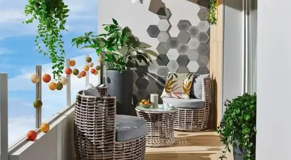 Alternatywne materiały i pomysły na aranżację płytek na balkon