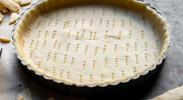 Base de masa quebrada lista para rellenar. Perfecta para tus recetas saladas.