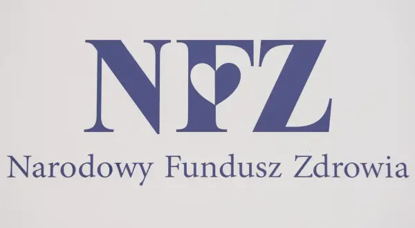 Logo NFZ z sercem w literze F. Dowiedz się, ile kosztuje sanatorium z NFZ i jak uzyskać skierowanie.