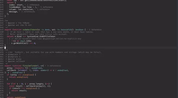Ciemny edytor tekstu z kodem TypeScript. Widoczne funkcje i zmienne, w tym `nodeHasTokens` i `firstDefined`.