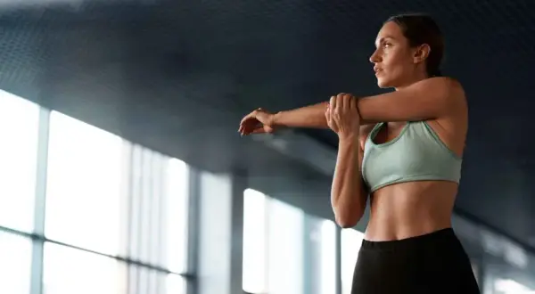 No estires estático antes de entrenar: Calienta mejor y evita lesiones