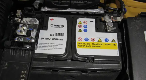 Akumulator AGM Varta 12V 70Ah. AGM to technologia, która zapewnia lepszą wydajność i trwałość.