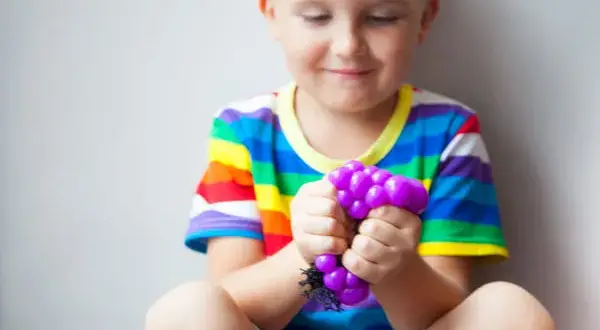 Gniotki sensoryczne: jak poprawiają rozwój i redukują stres