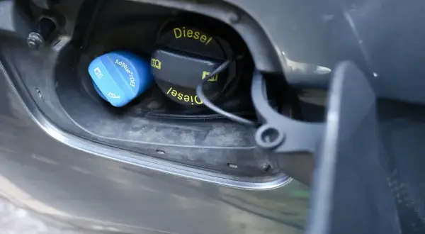 AdBlue do czego służy i jak ogranicza emisję szkodliwych substancji