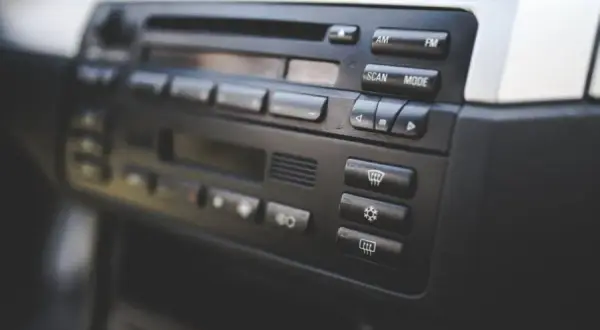 Jak wybrać najlepszą częstotliwość do transmitera FM bez zakłóceń