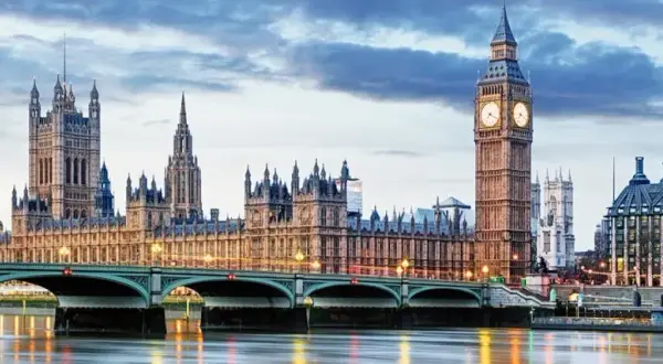 Ile trwa lot z Krakowa do Londynu? Odkryj zaskakujące fakty!
