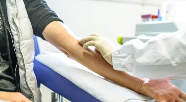 Podwyższony poziom płytek krwi – co oznacza, przyczyny i zagrożenia zdrowotne
