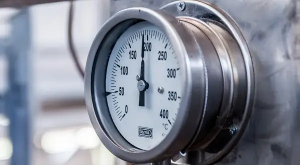 Ile prądu zużywa bojler elektryczny 80l? Zaskakujące fakty o kosztach energii