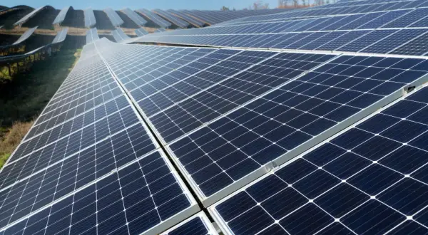 Elektrownie słoneczne w Europie: Liderzy, trendy i przyszłość PV