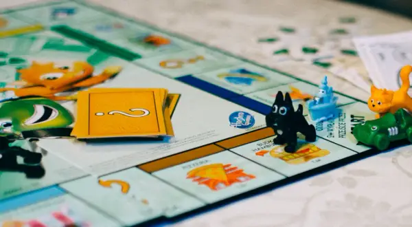 Jak grać w Monopoly Junior – proste zasady dla dzieci i rodziców