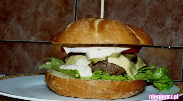 Domowe sosy do burgerów: Przepisy, które odmienią Twoje burgery
