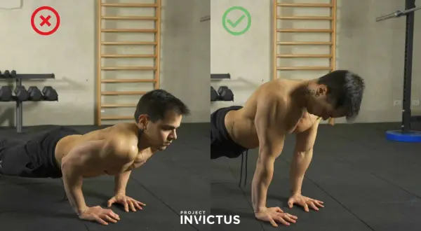 Esercizio push up braccia: a sinistra la posizione errata, a destra quella corretta per un allenamento efficace.