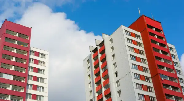Jak skutecznie napisać skargę na spółdzielnię mieszkaniową i do kogo ją wysłać