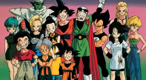 Eine Gruppe von bekannten Dragon Ball Charakteren, darunter Goku, Vegeta, Piccolo und viele mehr, posiert fröhlich für ein Bild.
