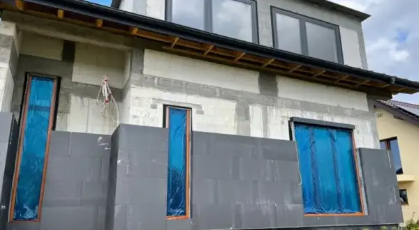 Jaką grubość styropianu wybrać na ramę okna dla lepszej izolacji?