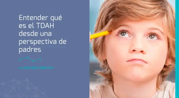 Un niño con TDAH puede llevar una vida normal. Un niño mira hacia arriba pensativo, con un lápiz cerca de su frente.