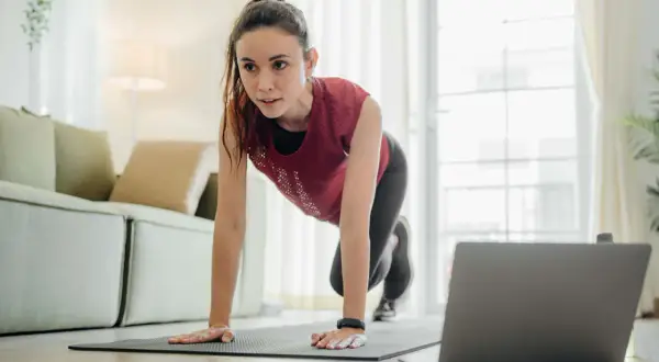 Cardio zu Hause: Fit ohne Geräte Ihr effektiver Plan für mehr Energie