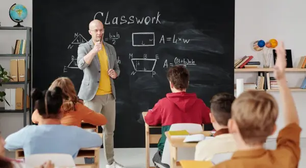 Co zawiera ustawa prawo oświatowe? Kluczowe przepisy i cele edukacji