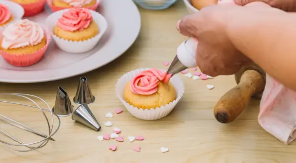 Jak nadziewać muffinki po upieczeniu, aby uniknąć bałaganu i rozczarowania