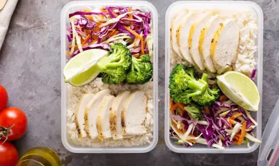 Zdrowe lunche do pracy: Szybkie przepisy, energia i meal prep