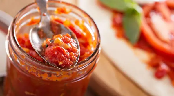 Sos do spaghetti bolognese do słoików - łatwy przepis na smakowity posiłek