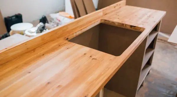 Jak zrobić szafkę pod umywalkę? Poradnik DIY i oszczędności do 60%