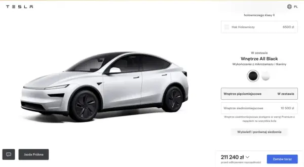 Biała Tesla Model Y, opcja wnętrza siedmiomiejscowego. Idealna dla rodziny, która potrzebuje więcej miejsca.