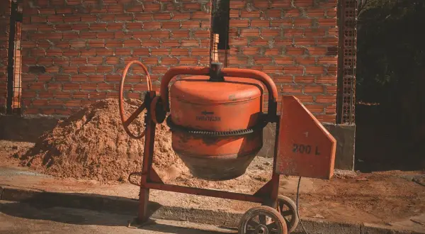 Ile zasypów betoniarki na 1m³? Oblicz i zrób beton jak PRO!